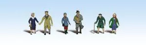 HO Couples in CoatsWoodland Scenics Train HO Scale