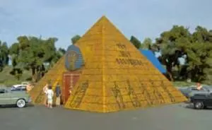 HO Tut Hut SouvenirsBachmann Train HO Scale