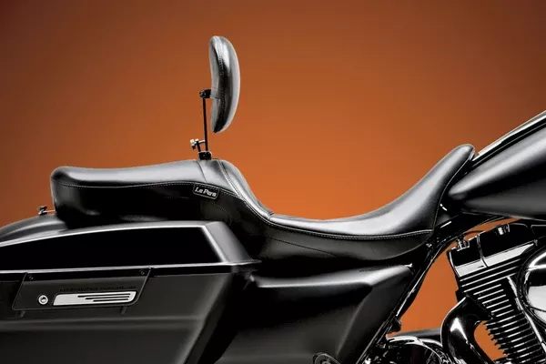 Le Pera Maverick Seat – With Backrest – Smooth – Black – FL ’08-’25