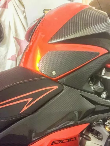 TechSpec XL2 Gripster Tank Grip for Kawasaki Z800 12-Current